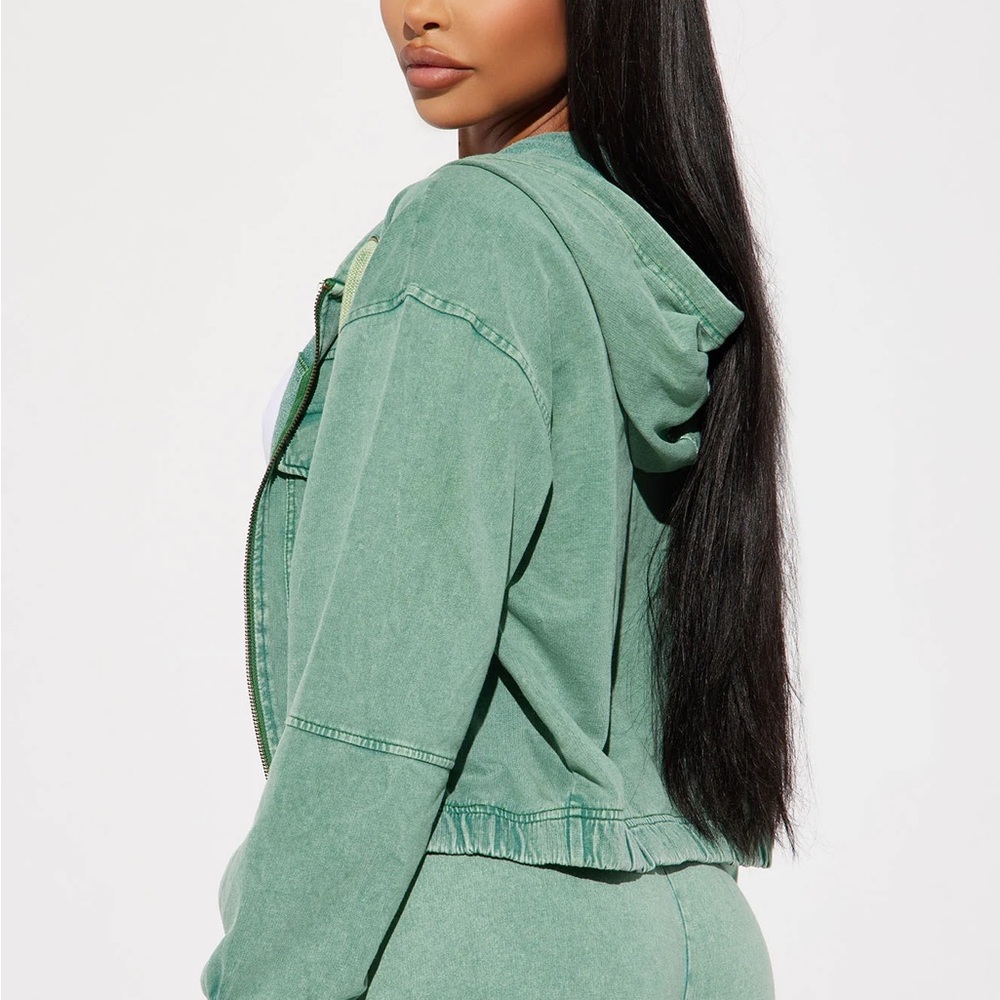 Grab and Go Green jogger set (tank not included) - Picture 3 of 4